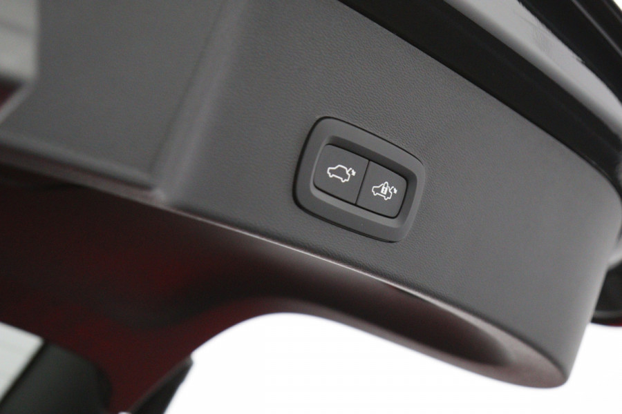 Volvo XC40 Recharge Twin Ultimate 82 kWh 408 PK, SOH 96 %, Panoramadak, Harman/Kardon, 360 Camera, 4X Stoelverwarming