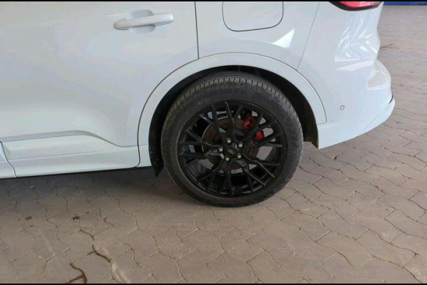 Ford Kuga 2.5 PHEV ST-Line X 225pk Wegklapbare Trekhaak | Black Pack | Adaptieve Cruise | Winterpack | Elektrische Achterklep