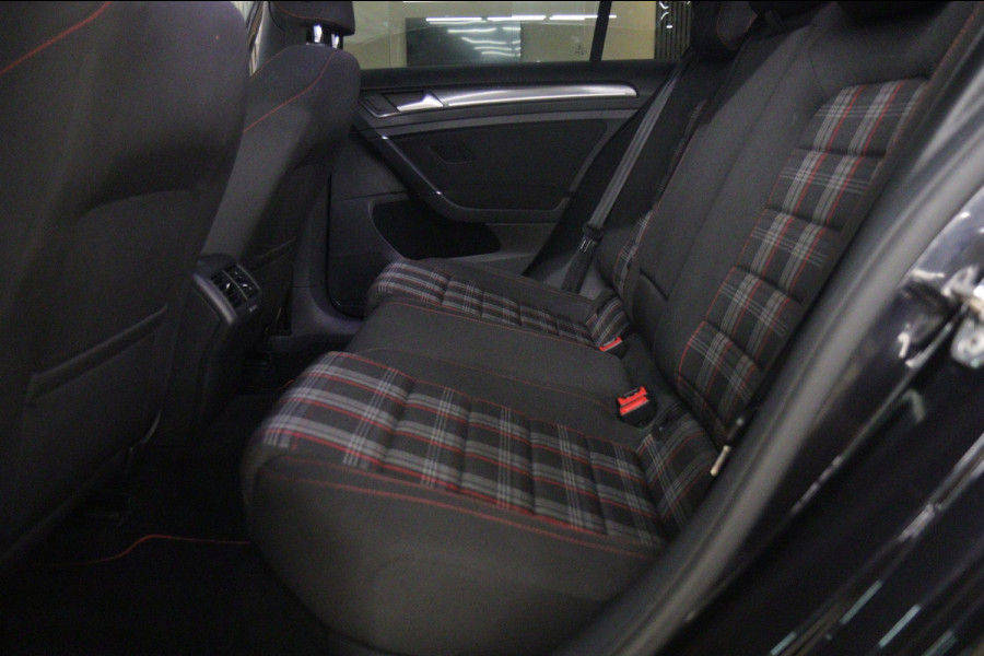 Volkswagen Golf 2.0 TSI GTI Performance PANO/CARPLAY/STOELVER/CAM/ACC/VOL