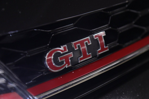 Volkswagen Golf 2.0 TSI GTI Performance PANO/CARPLAY/STOELVER/CAM/ACC/VOL
