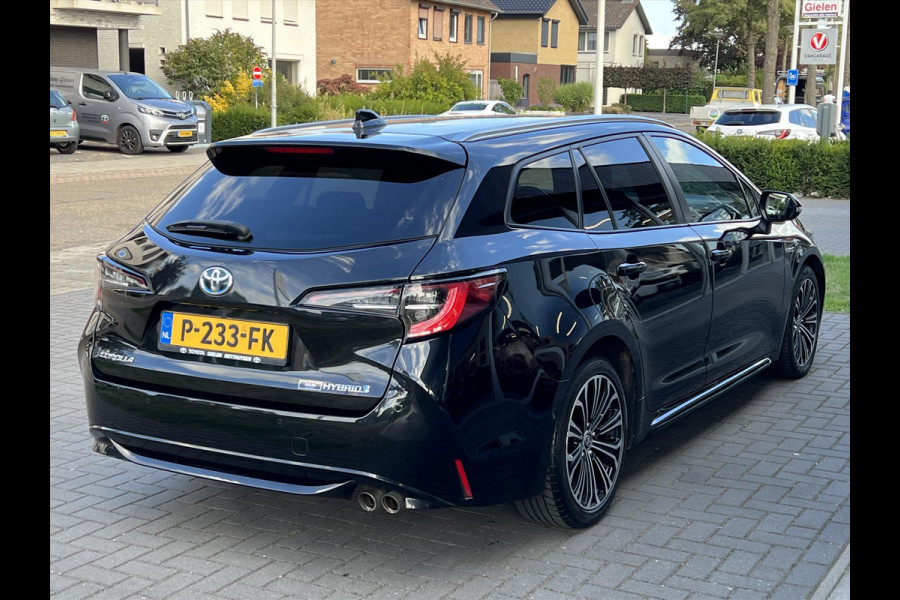 Toyota Corolla Touring Sports 2.0 Hybrid Dynamic Plus | Dodehoekherkenning, Parkeersensoren, Stoel + Stuurverwarming, Keyless, 17 inch