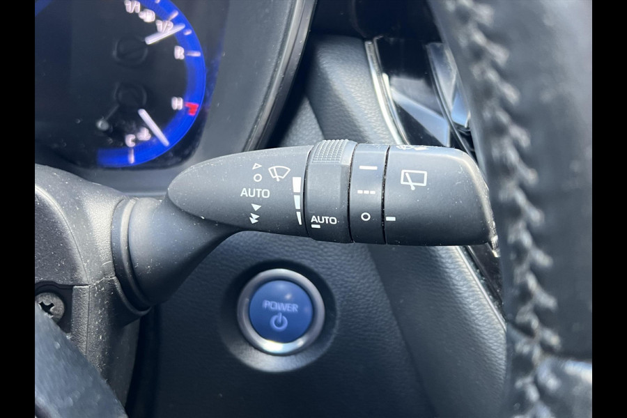 Toyota Corolla Touring Sports 2.0 Hybrid Dynamic Plus | Dodehoekherkenning, Parkeersensoren, Stoel + Stuurverwarming, Keyless, 17 inch
