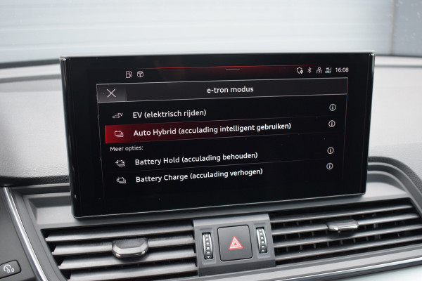 Audi Q5 50 TFSI e S-line | Luchtvering | Pano | Leer | Quantum Grijs