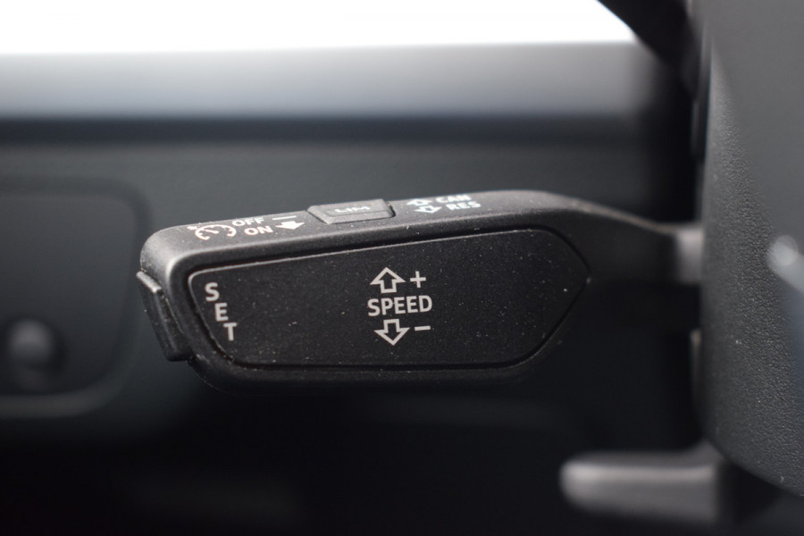 Audi Q5 50 TFSI e S-line | Luchtvering | Pano | Leer | Quantum Grijs