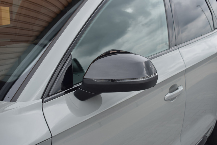 Audi Q5 50 TFSI e S-line | Luchtvering | Pano | Leer | Quantum Grijs