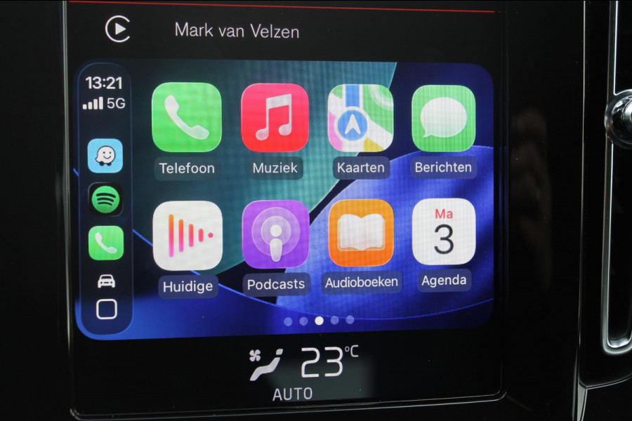 Volvo XC40 T3 163PK automaat Momentum Pro / Climate Control/ Cruise control/ elektrische achterklep/ Bluetooth/ Apple carplay/ Drive mode/ Parkeersensoren met camera/ Navigatie