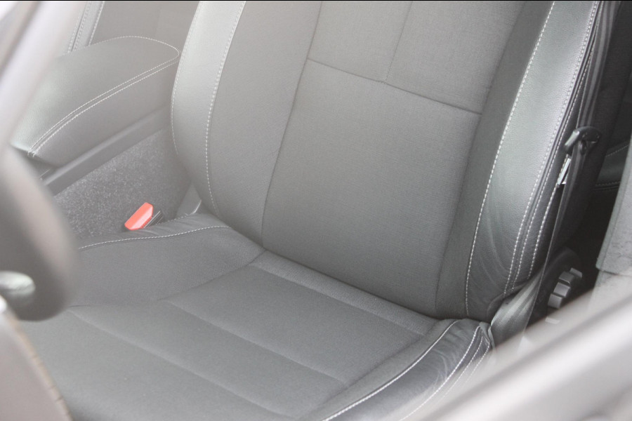 Volvo XC40 T3 163PK automaat Momentum Pro / Climate Control/ Cruise control/ elektrische achterklep/ Bluetooth/ Apple carplay/ Drive mode/ Parkeersensoren met camera/ Navigatie