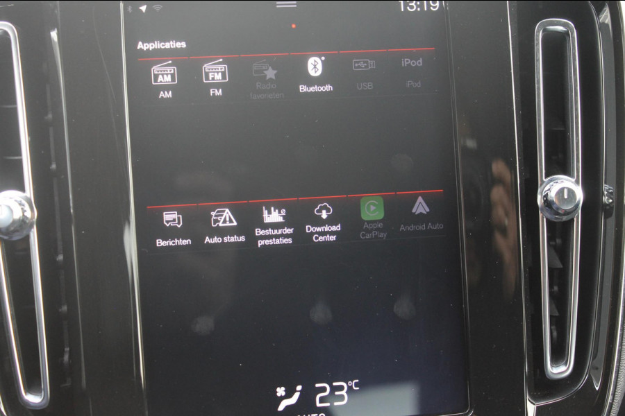 Volvo XC40 T3 163PK automaat Momentum Pro / Climate Control/ Cruise control/ elektrische achterklep/ Bluetooth/ Apple carplay/ Drive mode/ Parkeersensoren met camera/ Navigatie