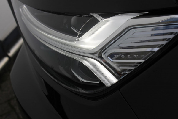 Volvo XC40 T3 163PK automaat Momentum Pro / Climate Control/ Cruise control/ elektrische achterklep/ Bluetooth/ Apple carplay/ Drive mode/ Parkeersensoren met camera/ Navigatie