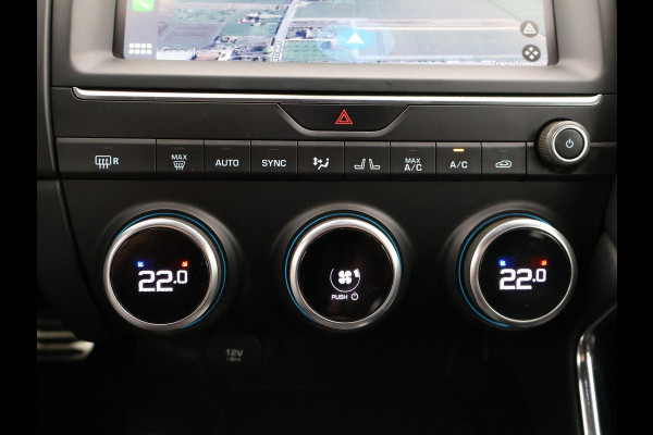 Jaguar E-Pace 2.0 TURBO P250 AWD R-DYNAMIC SE + PANORAMA / LEDER / CAMERA