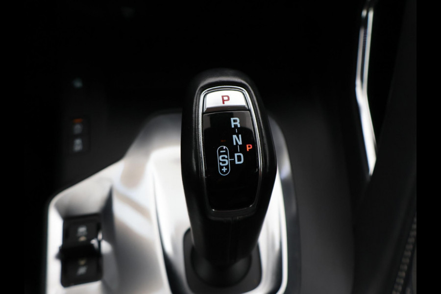 Jaguar E-Pace 2.0 TURBO P250 AWD R-DYNAMIC SE + PANORAMA / LEDER / CAMERA