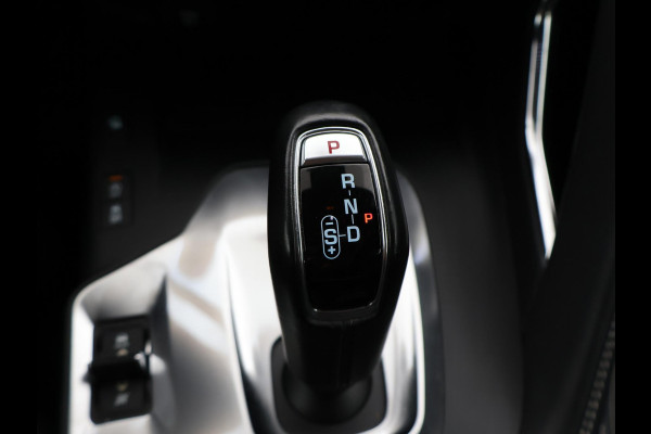Jaguar E-Pace 2.0 TURBO P250 AWD R-DYNAMIC SE + PANORAMA / LEDER / CAMERA