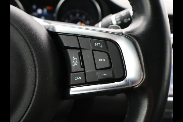 Jaguar E-Pace 2.0 TURBO P250 AWD R-DYNAMIC SE + PANORAMA / LEDER / CAMERA