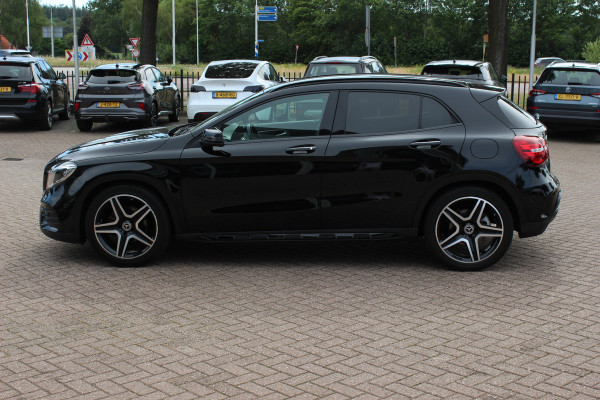 Mercedes-Benz GLA 180 Business Solution AMG Night Upgrade / Camera / Apple CarPlay / 19'' / Half leder / Navigatie / Getint glas / Stoelverwarming / Cruise Control