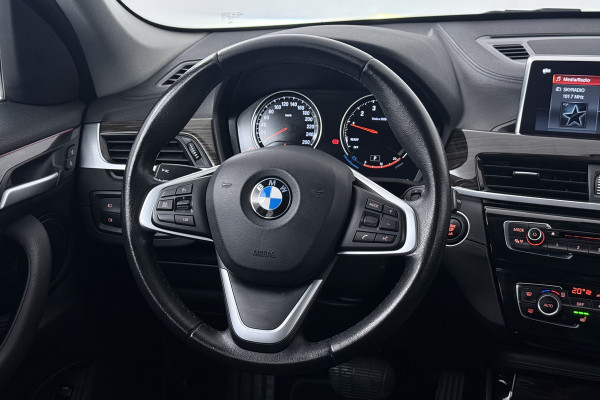 BMW X1 sDrive18i High Executive (TREKHAAK, CAMERA, STOELVERWARMING, DEALER ONDERHOUDEN)