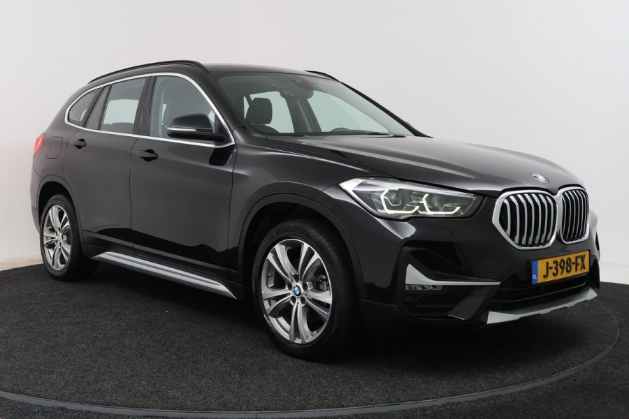 BMW X1 sDrive18i High Executive (TREKHAAK, CAMERA, STOELVERWARMING, DEALER ONDERHOUDEN)