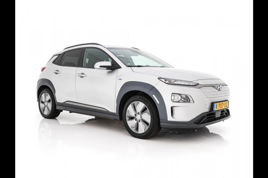 Hyundai Kona EV Fashion 64 kWh (3-Fase) {SOH-100%} (INCL-BTW)  Aut *HEATPUMP | NAVI-FULLMAP | LEATHER-FABRIC | KEYLESS | CAMERA | DAB | ECC | ADAPTIVE-CRUISE | LANE-ASSIST | HEATED-SEATS | PRIVACY-GLASS | HEAD-UP | SHIFTPADDLES | 17"ALU*