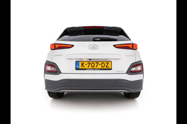 Hyundai Kona EV Fashion 64 kWh (3-Fase) {SOH-100%} (INCL-BTW)  Aut *HEATPUMP | NAVI-FULLMAP | LEATHER-FABRIC | KEYLESS | CAMERA | DAB | ECC | ADAPTIVE-CRUISE | LANE-ASSIST | HEATED-SEATS | PRIVACY-GLASS | HEAD-UP | SHIFTPADDLES | 17"ALU*