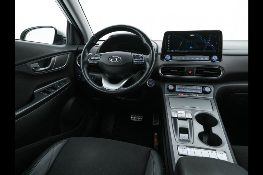 Hyundai Kona EV Fashion 64 kWh (3-Fase) {SOH-100%} (INCL-BTW)  Aut *HEATPUMP | NAVI-FULLMAP | LEATHER-FABRIC | KEYLESS | CAMERA | DAB | ECC | ADAPTIVE-CRUISE | LANE-ASSIST | HEATED-SEATS | PRIVACY-GLASS | HEAD-UP | SHIFTPADDLES | 17"ALU*