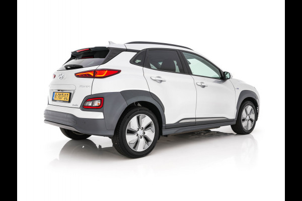 Hyundai Kona EV Fashion 64 kWh (3-Fase) {SOH-100%} (INCL-BTW)  Aut *HEATPUMP | NAVI-FULLMAP | LEATHER-FABRIC | KEYLESS | CAMERA | DAB | ECC | ADAPTIVE-CRUISE | LANE-ASSIST | HEATED-SEATS | PRIVACY-GLASS | HEAD-UP | SHIFTPADDLES | 17"ALU*