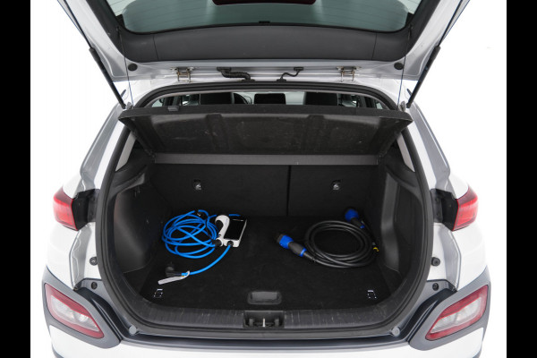 Hyundai Kona EV Fashion 64 kWh (3-Fase) {SOH-100%} (INCL-BTW)  Aut *HEATPUMP | NAVI-FULLMAP | LEATHER-FABRIC | KEYLESS | CAMERA | DAB | ECC | ADAPTIVE-CRUISE | LANE-ASSIST | HEATED-SEATS | PRIVACY-GLASS | HEAD-UP | SHIFTPADDLES | 17"ALU*