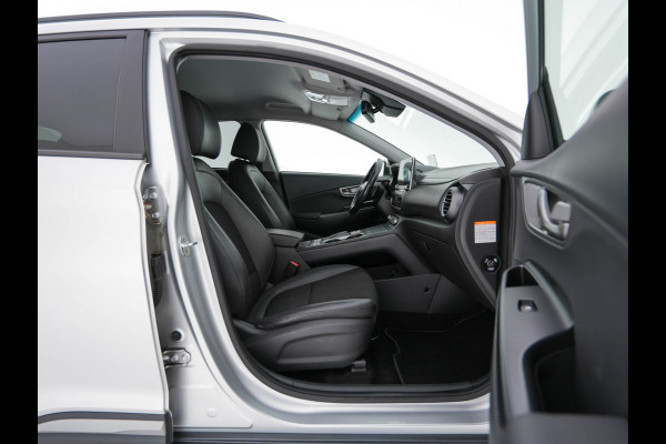 Hyundai Kona EV Fashion 64 kWh (3-Fase) {SOH-100%} (INCL-BTW)  Aut *HEATPUMP | NAVI-FULLMAP | LEATHER-FABRIC | KEYLESS | CAMERA | DAB | ECC | ADAPTIVE-CRUISE | LANE-ASSIST | HEATED-SEATS | PRIVACY-GLASS | HEAD-UP | SHIFTPADDLES | 17"ALU*