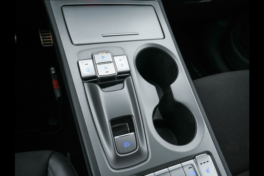 Hyundai Kona EV Fashion 64 kWh (3-Fase) {SOH-100%} (INCL-BTW)  Aut *HEATPUMP | NAVI-FULLMAP | LEATHER-FABRIC | KEYLESS | CAMERA | DAB | ECC | ADAPTIVE-CRUISE | LANE-ASSIST | HEATED-SEATS | PRIVACY-GLASS | HEAD-UP | SHIFTPADDLES | 17"ALU*