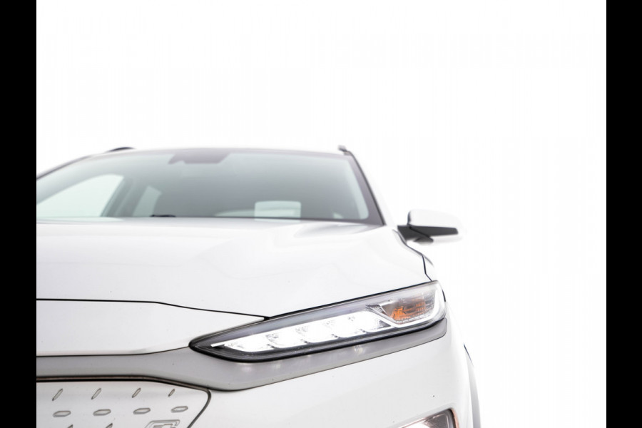 Hyundai Kona EV Fashion 64 kWh (3-Fase) {SOH-100%} (INCL-BTW)  Aut *HEATPUMP | NAVI-FULLMAP | LEATHER-FABRIC | KEYLESS | CAMERA | DAB | ECC | ADAPTIVE-CRUISE | LANE-ASSIST | HEATED-SEATS | PRIVACY-GLASS | HEAD-UP | SHIFTPADDLES | 17"ALU*