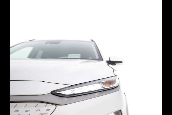 Hyundai Kona EV Fashion 64 kWh (3-Fase) {SOH-100%} (INCL-BTW)  Aut *HEATPUMP | NAVI-FULLMAP | LEATHER-FABRIC | KEYLESS | CAMERA | DAB | ECC | ADAPTIVE-CRUISE | LANE-ASSIST | HEATED-SEATS | PRIVACY-GLASS | HEAD-UP | SHIFTPADDLES | 17"ALU*