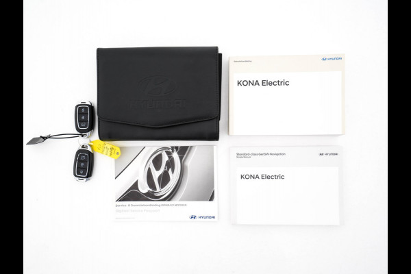 Hyundai Kona EV Fashion 64 kWh (3-Fase) {SOH-100%} (INCL-BTW)  Aut *HEATPUMP | NAVI-FULLMAP | LEATHER-FABRIC | KEYLESS | CAMERA | DAB | ECC | ADAPTIVE-CRUISE | LANE-ASSIST | HEATED-SEATS | PRIVACY-GLASS | HEAD-UP | SHIFTPADDLES | 17"ALU*