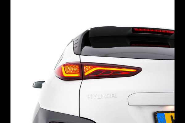 Hyundai Kona EV Fashion 64 kWh (3-Fase) {SOH-100%} (INCL-BTW)  Aut *HEATPUMP | NAVI-FULLMAP | LEATHER-FABRIC | KEYLESS | CAMERA | DAB | ECC | ADAPTIVE-CRUISE | LANE-ASSIST | HEATED-SEATS | PRIVACY-GLASS | HEAD-UP | SHIFTPADDLES | 17"ALU*