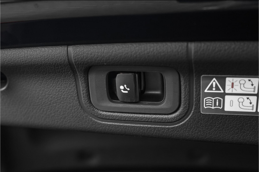 Mercedes-Benz C-Klasse 200 Launch Edition AMG Line Pano Trekhaak Camera Stoelverw