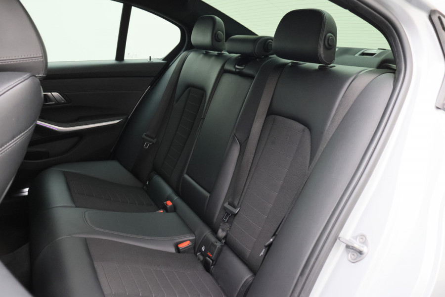 BMW 3-serie 320i Executive Edition Leder/Stof, Virtual, Cruise, Apple Carplay, LED, Climate, PDC, 19''