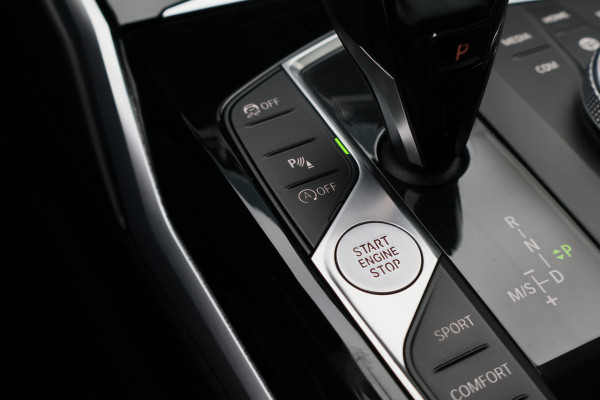 BMW 3-serie 320i Executive Edition Leder/Stof, Virtual, Cruise, Apple Carplay, LED, Climate, PDC, 19''