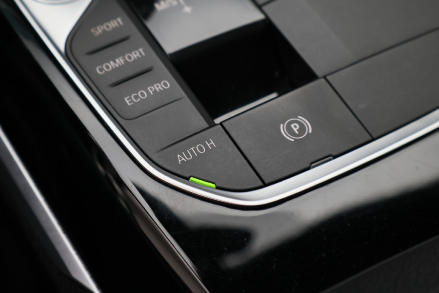 BMW 3-serie 320i Executive Edition Leder/Stof, Virtual, Cruise, Apple Carplay, LED, Climate, PDC, 19''