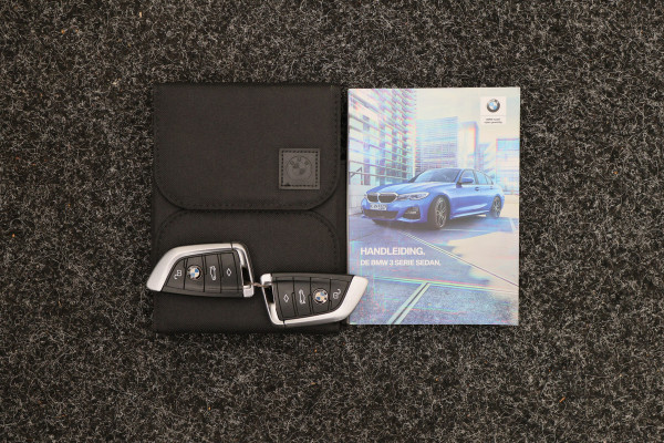 BMW 3-serie 320i Executive Edition Leder/Stof, Virtual, Cruise, Apple Carplay, LED, Climate, PDC, 19''