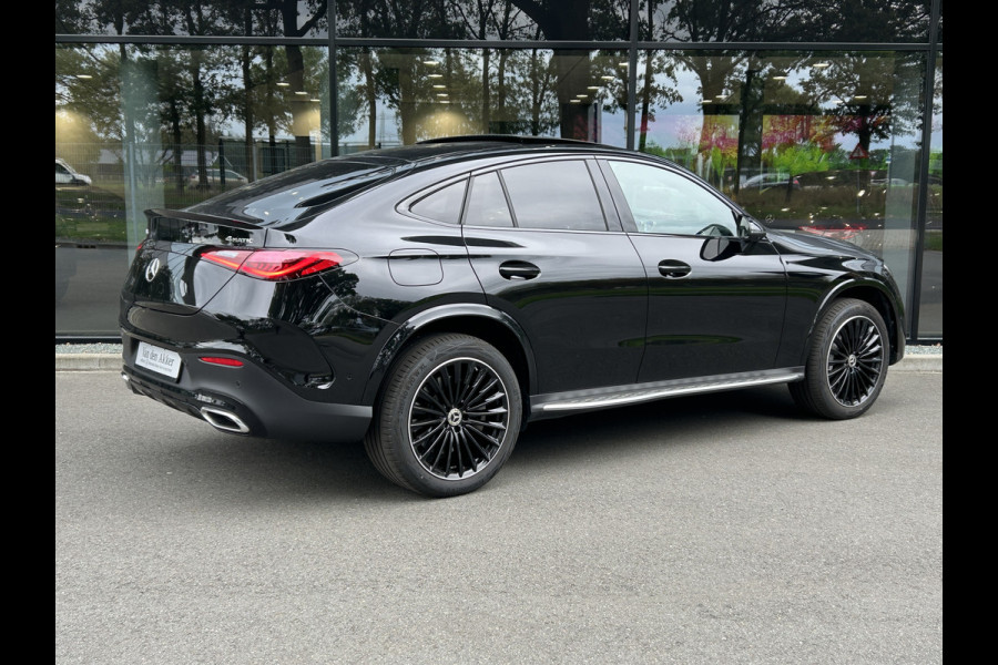 Mercedes-Benz GLC 300e AMG Coupé // Burmester // Distronic // Panoramadak // 360 Camera // Memory // Treeplanken // 20" Multi Spaak Velgen // Acht