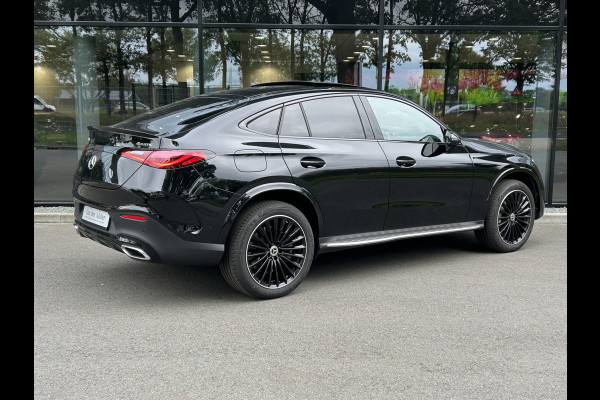 Mercedes-Benz GLC 300e AMG Coupé // Burmester // Distronic // Panoramadak // 360 Camera // Memory // Treeplanken // 20" Multi Spaak Velgen // Acht