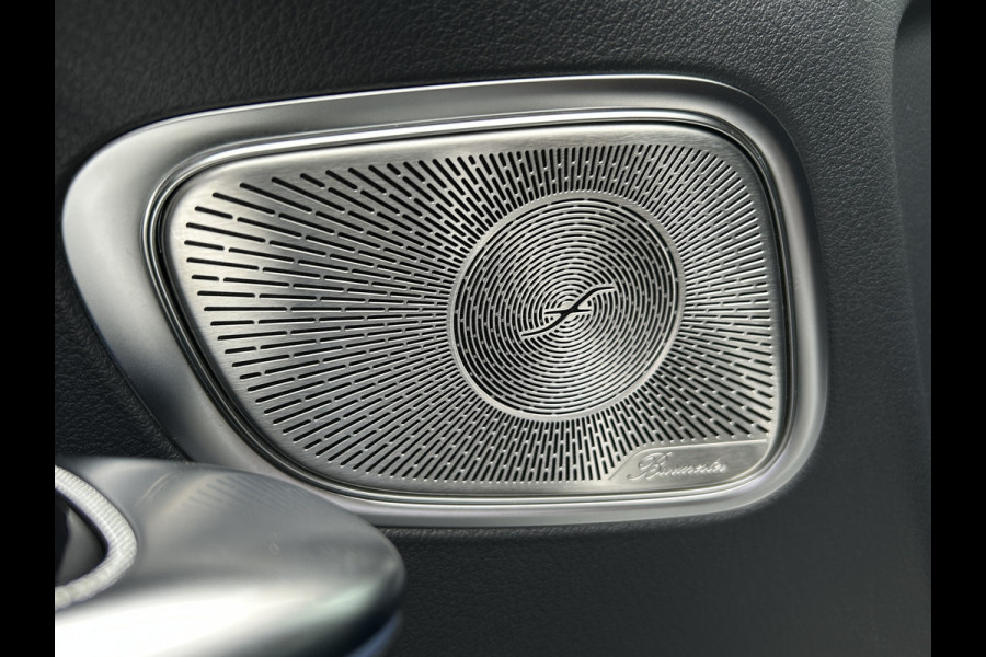 Mercedes-Benz GLC 300e AMG Coupé // Burmester // Distronic // Panoramadak // 360 Camera // Memory // Treeplanken // 20" Multi Spaak Velgen // Acht