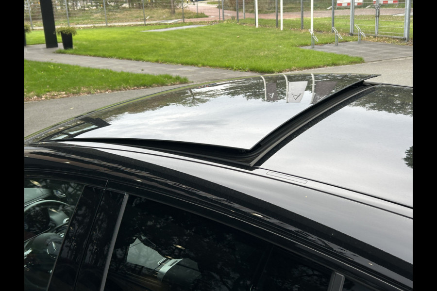Mercedes-Benz GLC 300e AMG Coupé // Burmester // Distronic // Panoramadak // 360 Camera // Memory // Treeplanken // 20" Multi Spaak Velgen // Acht