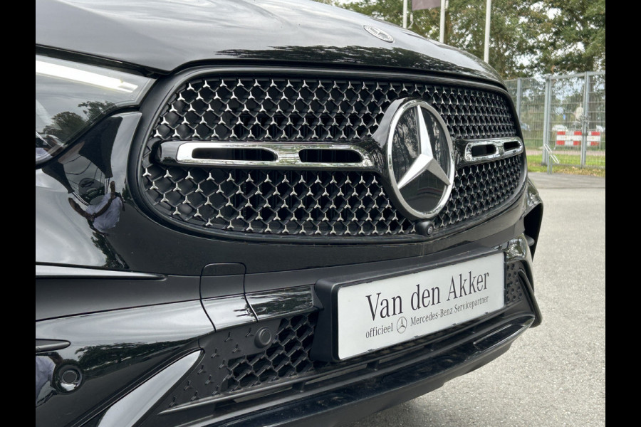 Mercedes-Benz GLC 300e AMG Coupé // Burmester // Distronic // Panoramadak // 360 Camera // Memory // Treeplanken // 20" Multi Spaak Velgen // Acht
