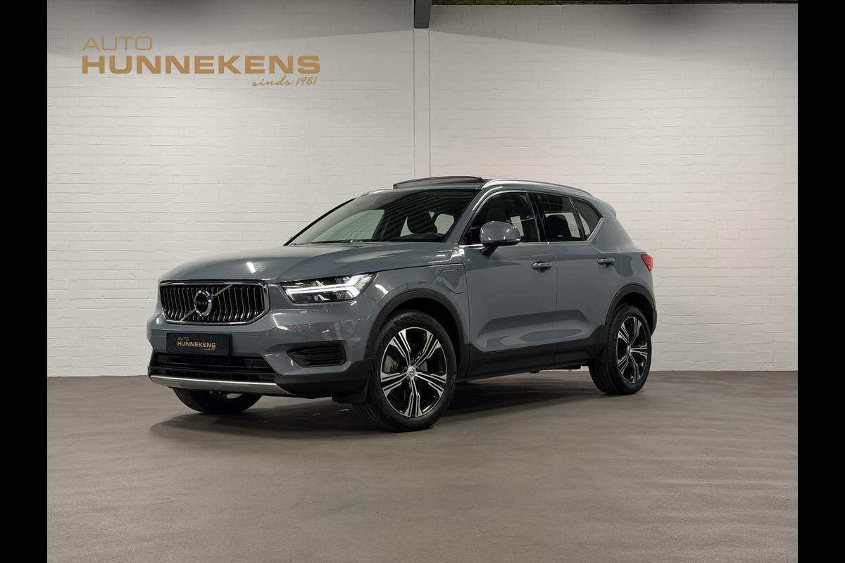Volvo XC40 1.5 T4 Recharge Inscription Expression Open dak | Stuur-/Stoelverwarming | Achteruitrij camera | Cruise control | Keyless | 19" wielen