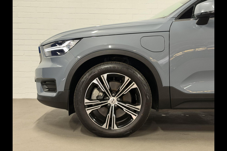 Volvo XC40 1.5 T4 Recharge Inscription Expression Open dak | Stuur-/Stoelverwarming | Achteruitrij camera | Cruise control | Keyless | 19" wielen