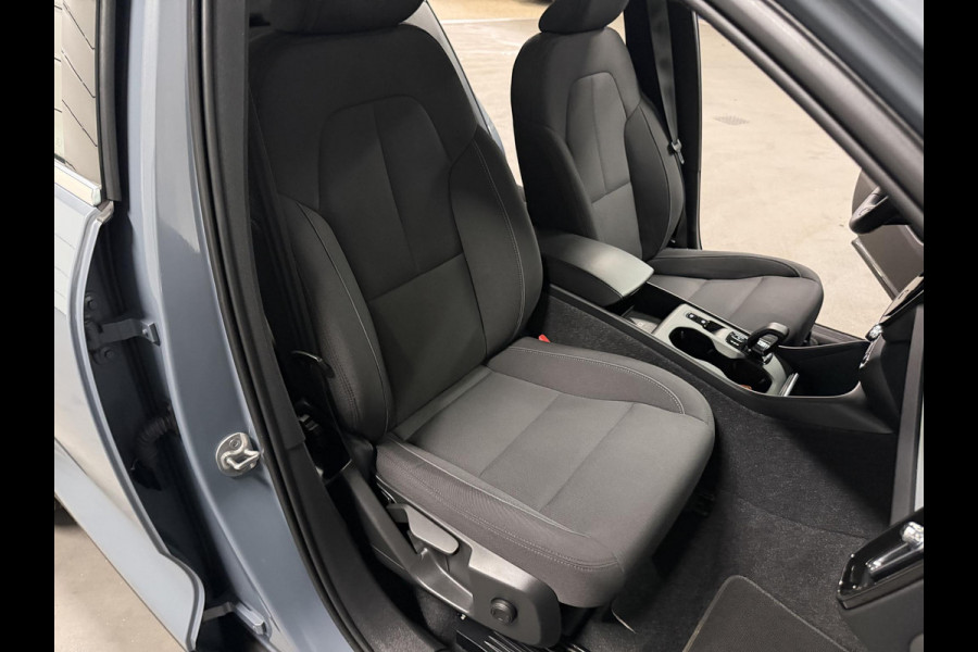 Volvo XC40 1.5 T4 Recharge Inscription Expression Open dak | Stuur-/Stoelverwarming | Achteruitrij camera | Cruise control | Keyless | 19" wielen