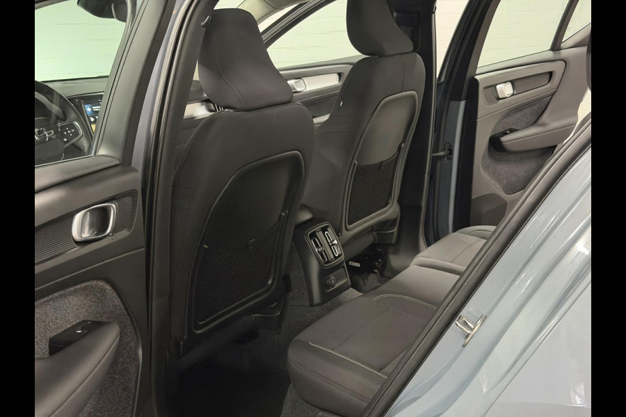 Volvo XC40 1.5 T4 Recharge Inscription Expression Open dak | Stuur-/Stoelverwarming | Achteruitrij camera | Cruise control | Keyless | 19" wielen