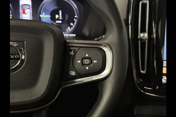 Volvo XC40 1.5 T4 Recharge Inscription Expression Open dak | Stuur-/Stoelverwarming | Achteruitrij camera | Cruise control | Keyless | 19" wielen