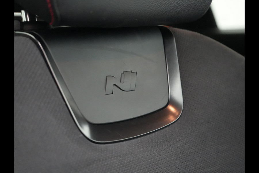 Hyundai Tucson 1.6 T-GDI N Line 4WD PHEV 265pk Dealer O.H | Adaptive Cruise | Camera | Alcantara Sportstoelen & Stuur Verwarmd | Krell Audio | Apple Carplay | Keyless | Blis | 19"L.M | Navigatie | DAB | Plug In Hybrid |