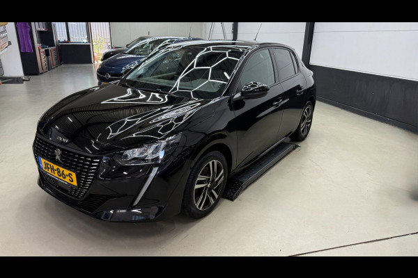 Peugeot 208 1.2 Allure panorama, 3D virtual display, Apple carplay cruise control