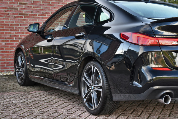 BMW 2 Serie Gran Coupé 218i M-Sport Shadowline Trekhaak 18inch Live-cockpit Sfeerverlichting