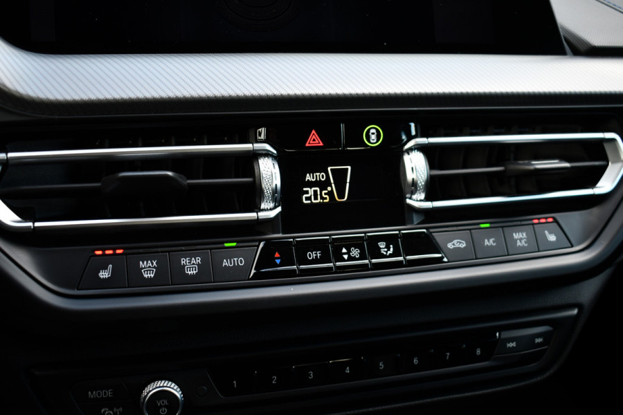 BMW 2 Serie Gran Coupé 218i M-Sport Shadowline Trekhaak 18inch Live-cockpit Sfeerverlichting